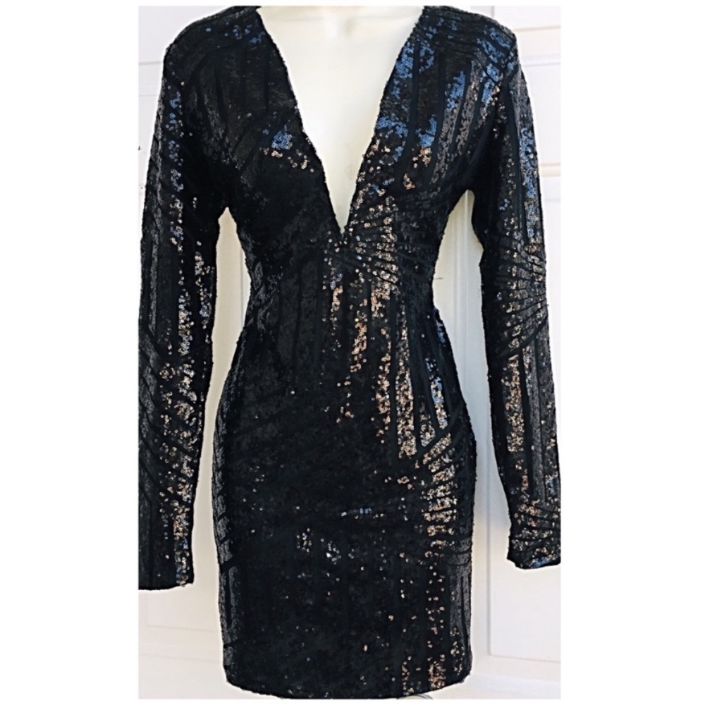 Long sleeves black sequins dress